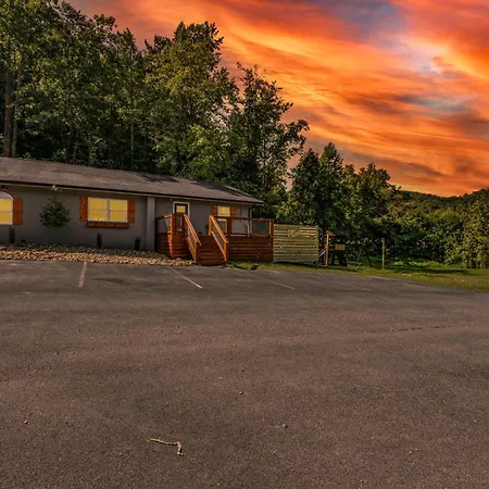 Central Location, Hot Tub, Theater, Grill, Ez Roads